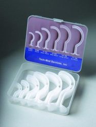 Airways & Airways Kits Assorted Kit/6 * Smooth, reinforced, white polyethylene airways * Single patient use * Kit contains 1 each of the following: 43mm (Infant), 60mm (Child), 80mm (Small Adult), 90mm (Medium Adult), 100mm (Large Adult) & 110mm (X-Large Adult)