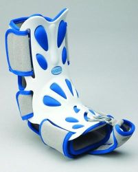 Plantar Fascitis Night Splint One Size Fits All * Toe Strap dorsiflexes the 1st MPJ to provide a specific and sustained stretch to the Plantar Fascia and a sustained, low load stretch to the flexor tendons, Achilles tendon and calf muscles * Loading the Windlass Mechanism naturally brings the foot/ankle to a near 90 degree angle thus eliminating the 