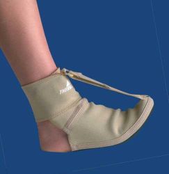 Plantar Fascitis Night Splint Small Mens 6-7 Womens 7-9 * Has a semi-rigid strap that pulls the toes upward and the foot into a slight dorsiflexion position * This gently stretches the plantar fascia so it may heal * The combination of the thermal properties that help reduce inflamation and the stretching of the plantar fascia while sleeping may aid in the treatment of Plantar Fasciitis * Non-slip Safety SoleTM rubber grip bottom helps prevent slipping *
