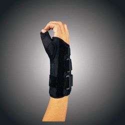 Thumb Braces & Support RIGHT * SIZE: Medium * WRIST CIRC : 7.25-8 * Strategic locations for superior comfort and fit * Effective long-term immobilization and
protection * Adjustable radial and palmar stays * Patented 3-dimensional molding technology * Adjustable design for customized fit * Exceptional comfort *